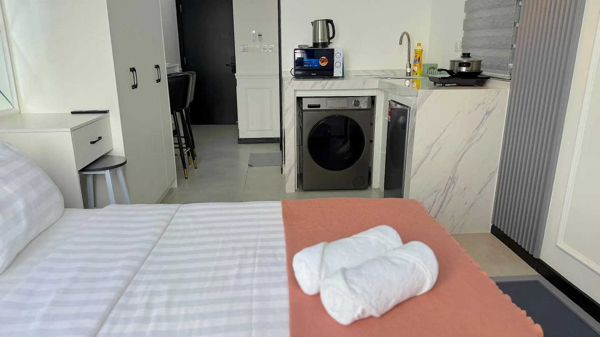 Neu Suites By Serenity Homes Near Gleneagles, Klcc & Lrt Kuala Lumpur Apartment