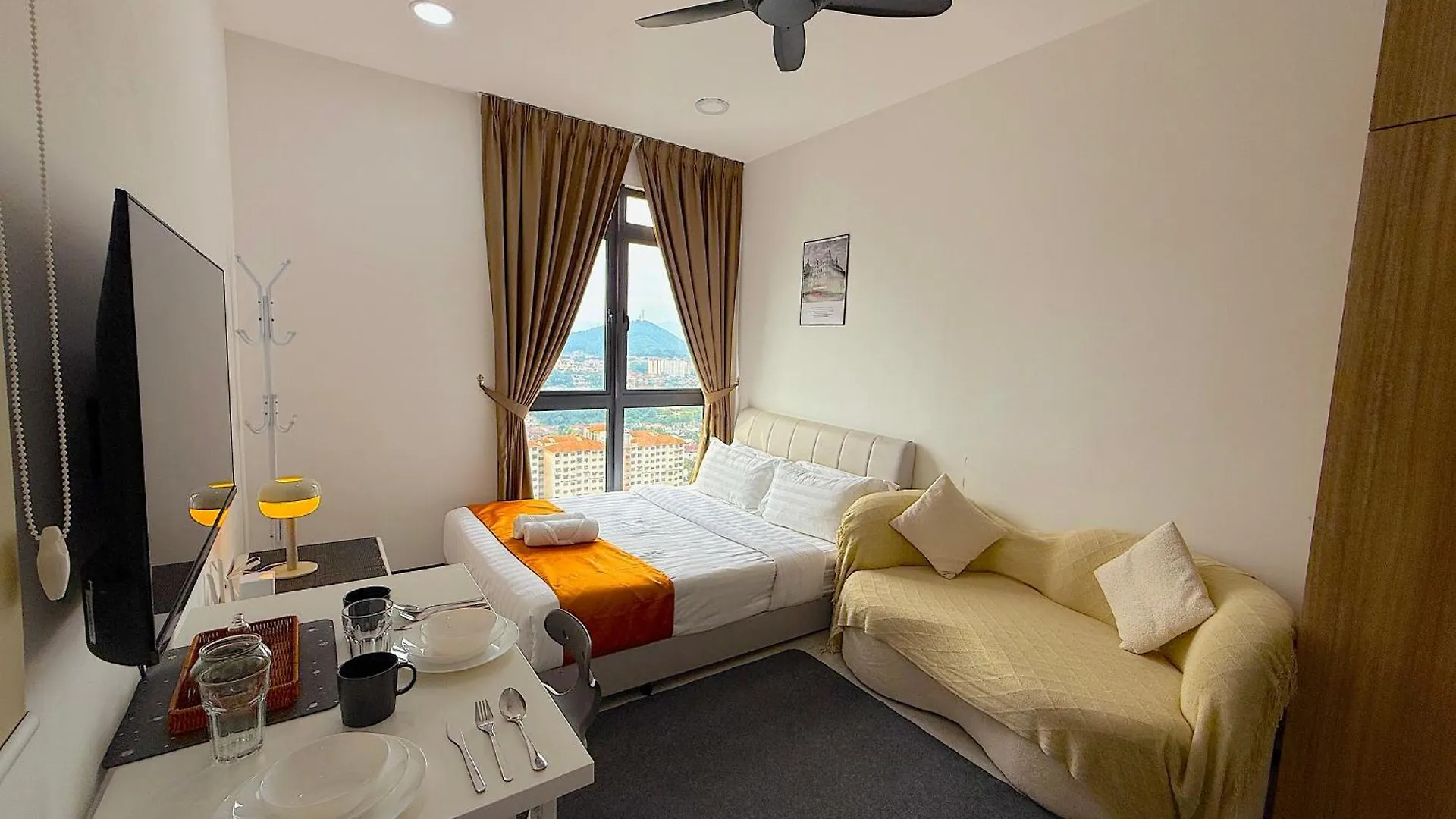 Neu Suites By Serenity Homes Near Gleneagles, Klcc & Lrt Kuala Lumpur Malaysia