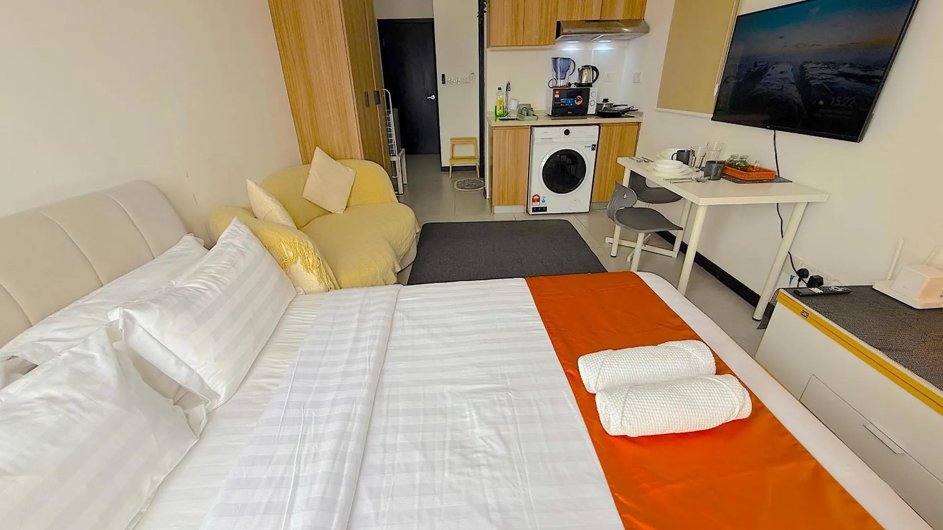 Neu Suites By Serenity Homes Near Gleneagles, Klcc & Lrt Kuala Lumpur 0*,  Malaysia