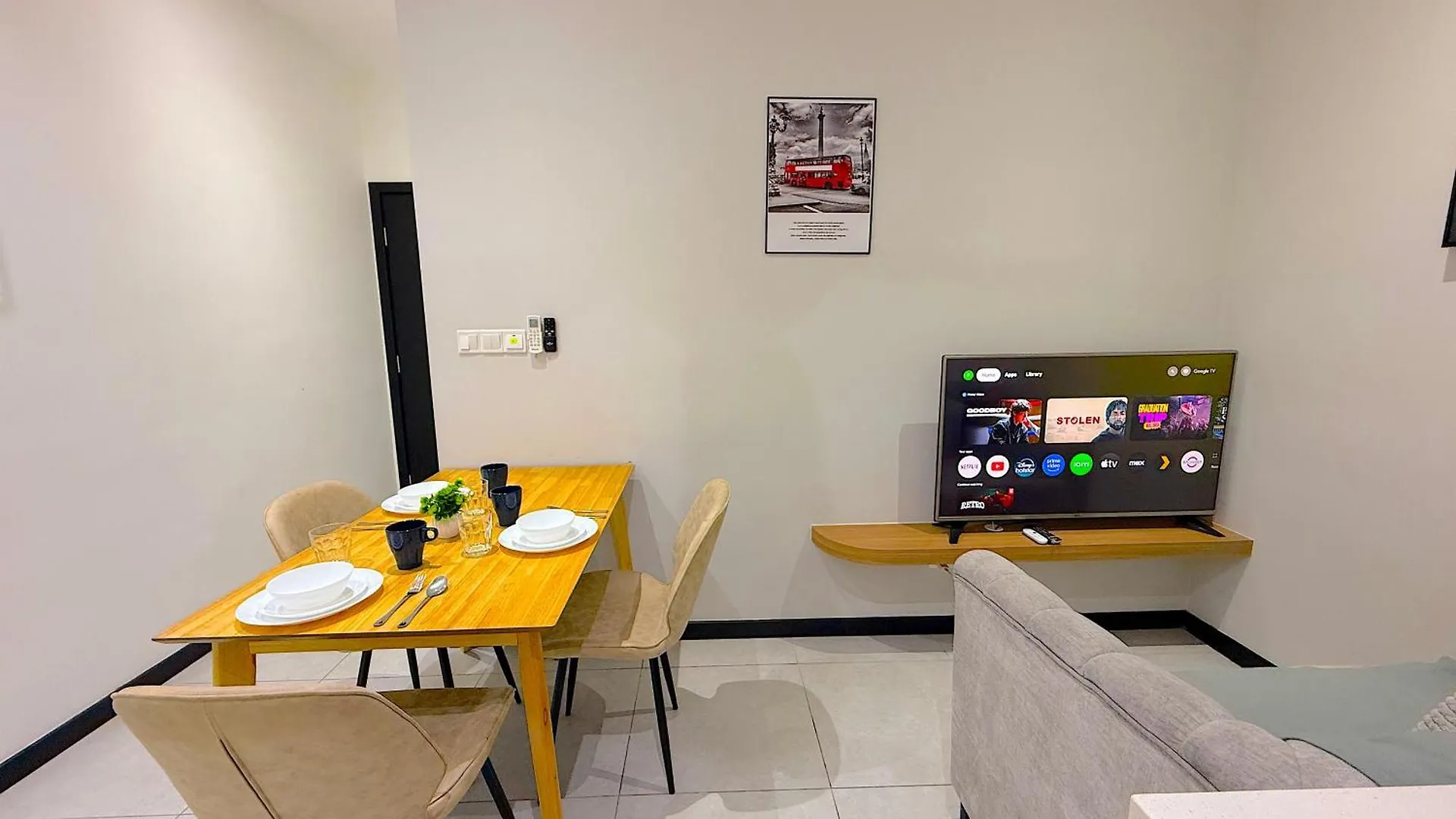 Neu Suites By Serenity Homes Near Gleneagles, Klcc & Lrt Kuala Lumpur Ma­lay­sia