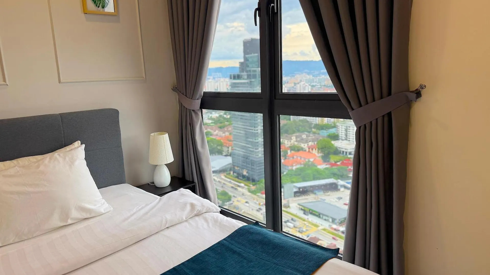 Apartment Neu Suites By Serenity Homes Near Gleneagles, Klcc & Lrt Kuala Lumpur